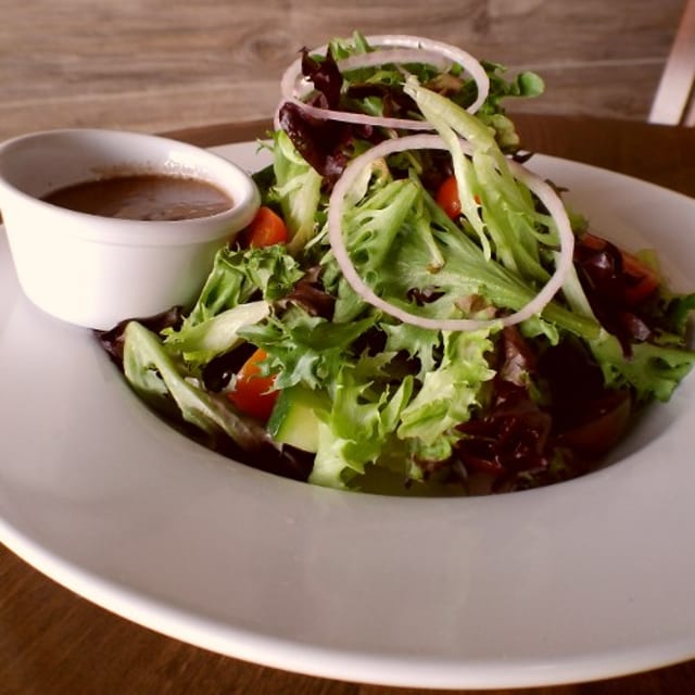 ELLA'S GARDEN SALAD.
